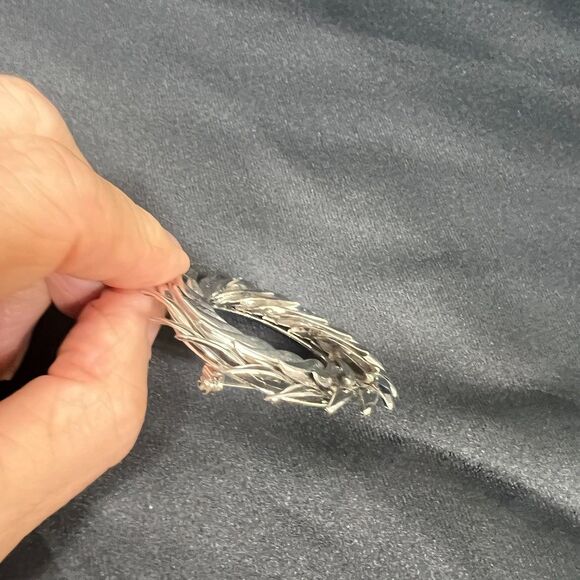 Vintage silvertone pin brooch circle leaf or wreath - Picture 4 of 4